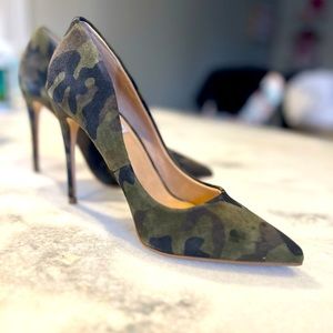 Steve Madden size 8 never worn pumps. Only worn at house to try on with outfit